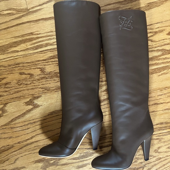 😊SOLD😊 Fendi Maya FF Karligraphy-motif boots in 37 - Picture 7 of 15